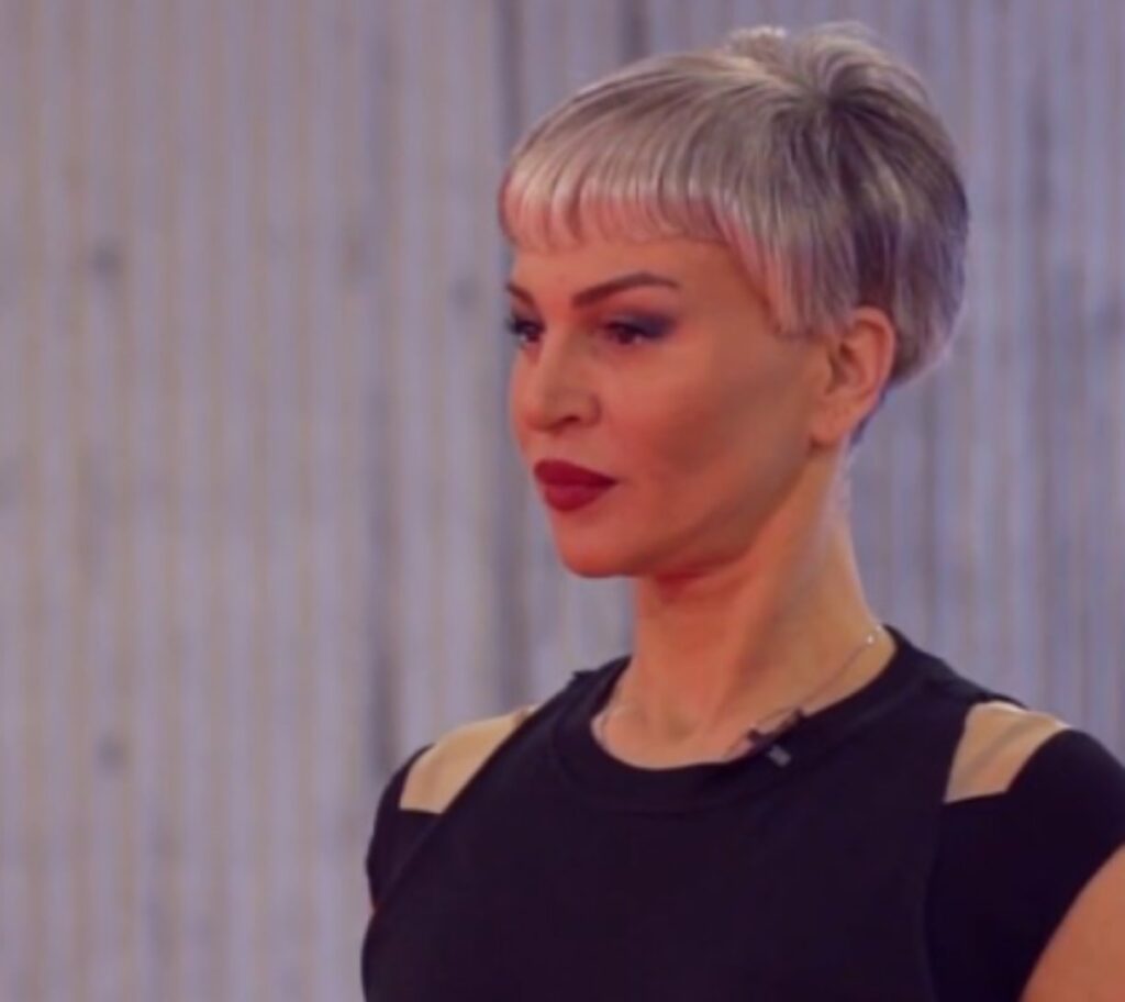 თეა ჩვენ შენ არ მოგვწონხარ” – თეა დარჩია საშინელ ვიდეოს აზიარებს სრულად წაკითხვა..